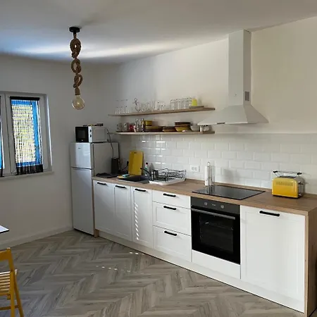 Kamelias 3 Minuty Peso Od Mora Apartment Povile