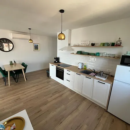 Kamelias 3 Minuty Peso Od Mora Apartment Povile