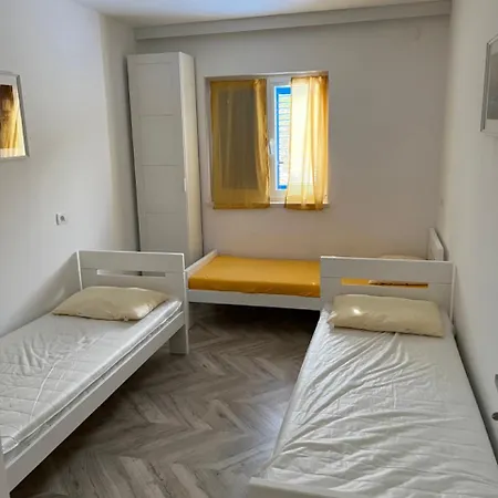 Kamelias 3 Minuty Peso Od Mora * Povile