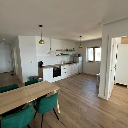 Kamelias 3 Minuty Peso Od Mora Povile