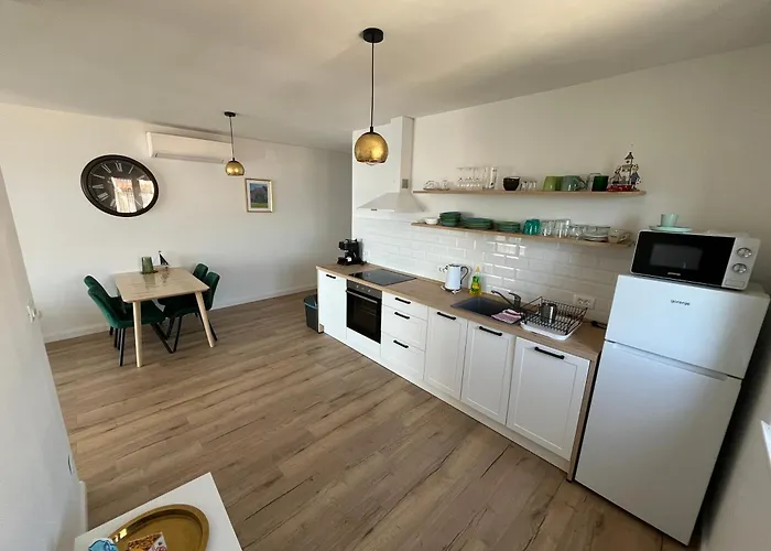 Kamelias 3 Minuty Peso Od Mora 公寓 波威尔